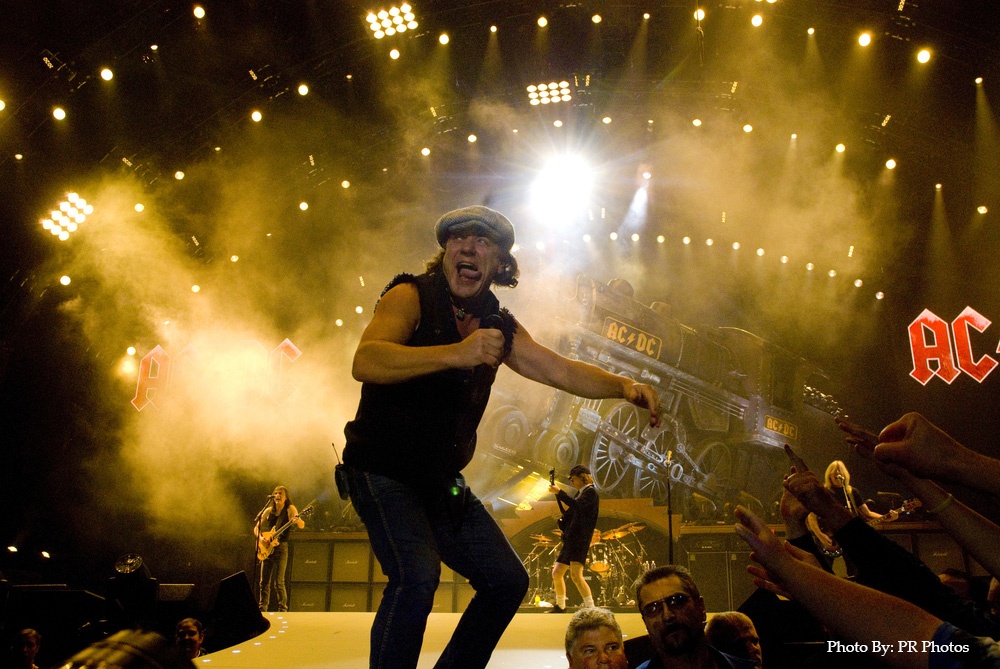 AC/DC Performs in Chicago "Black Ice World Tour 2008" - October 30, 2008